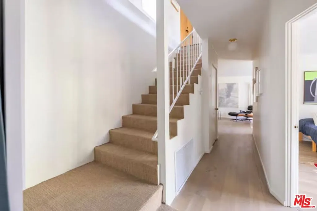 702 Cavanagh Road, Glendale, California 91207 home-pic-15